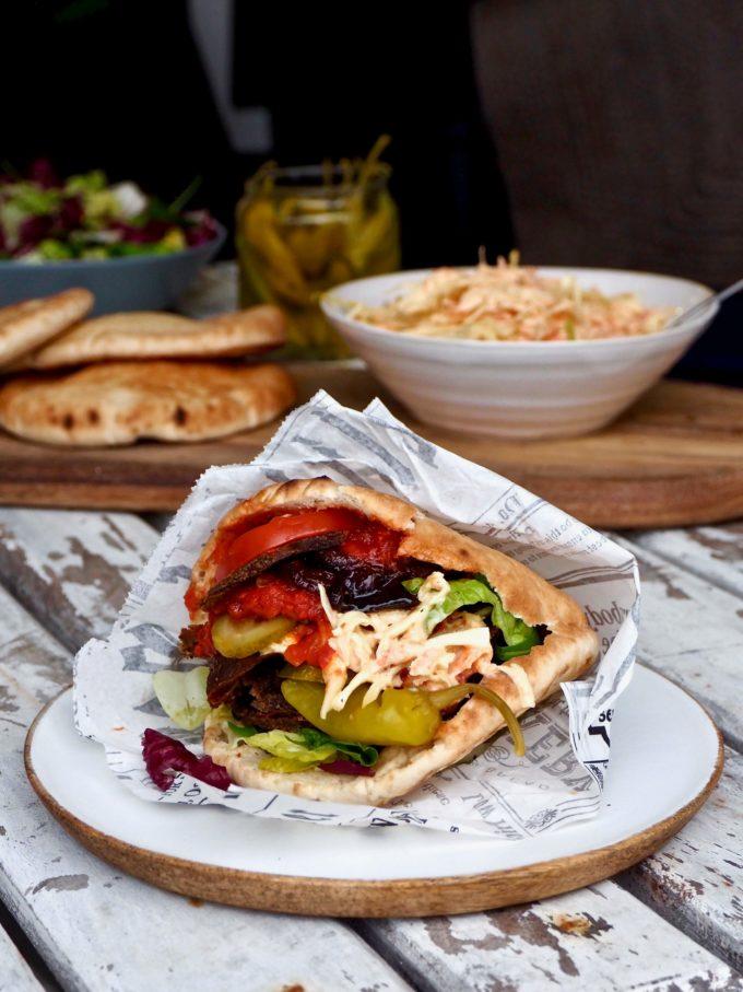 Pitakebab Itse tehty kebab kaikilla herkuilla