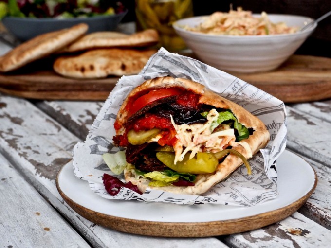Itse tehty kebab kaikilla herkuilla Pitakebab