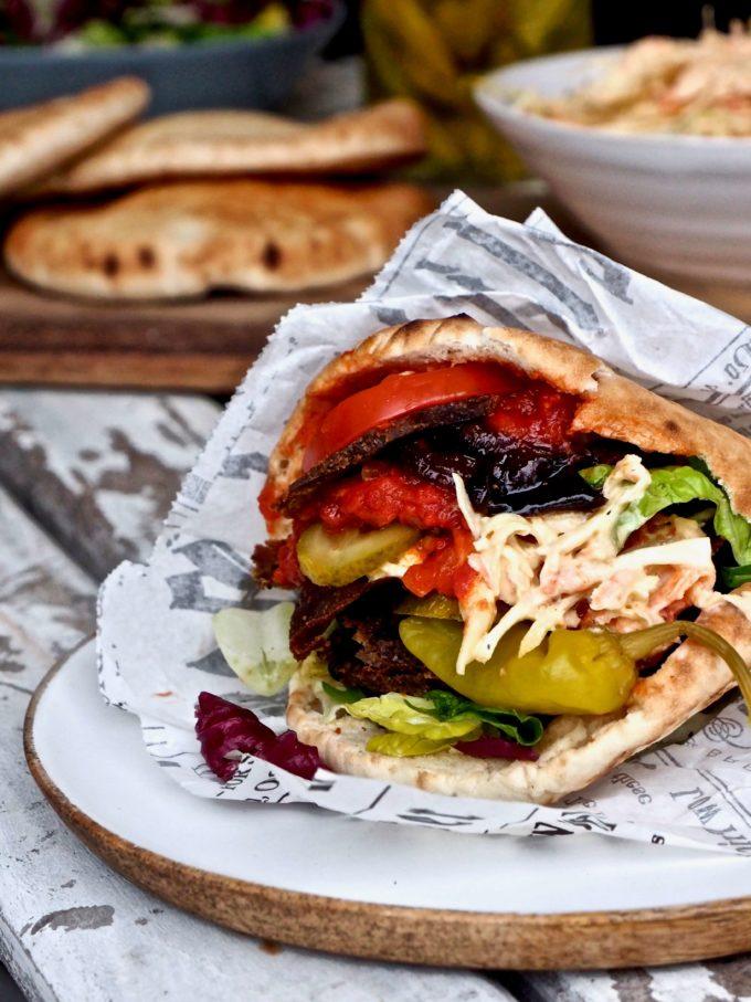 Itse tehty kebab kaikilla herkuilla Itse tehty kebab kaikilla herkuilla